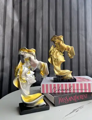 Kissing Couple Figurine Statue
