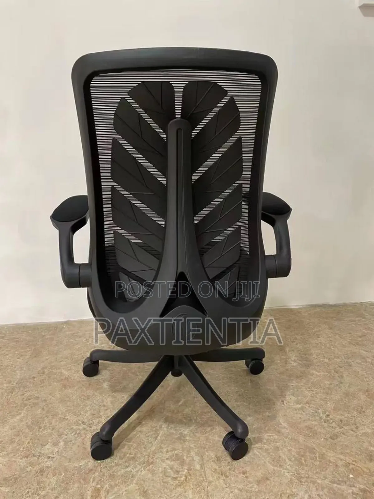Ergonomic Swivel Chair With Lumbar Leaf Pattern Support