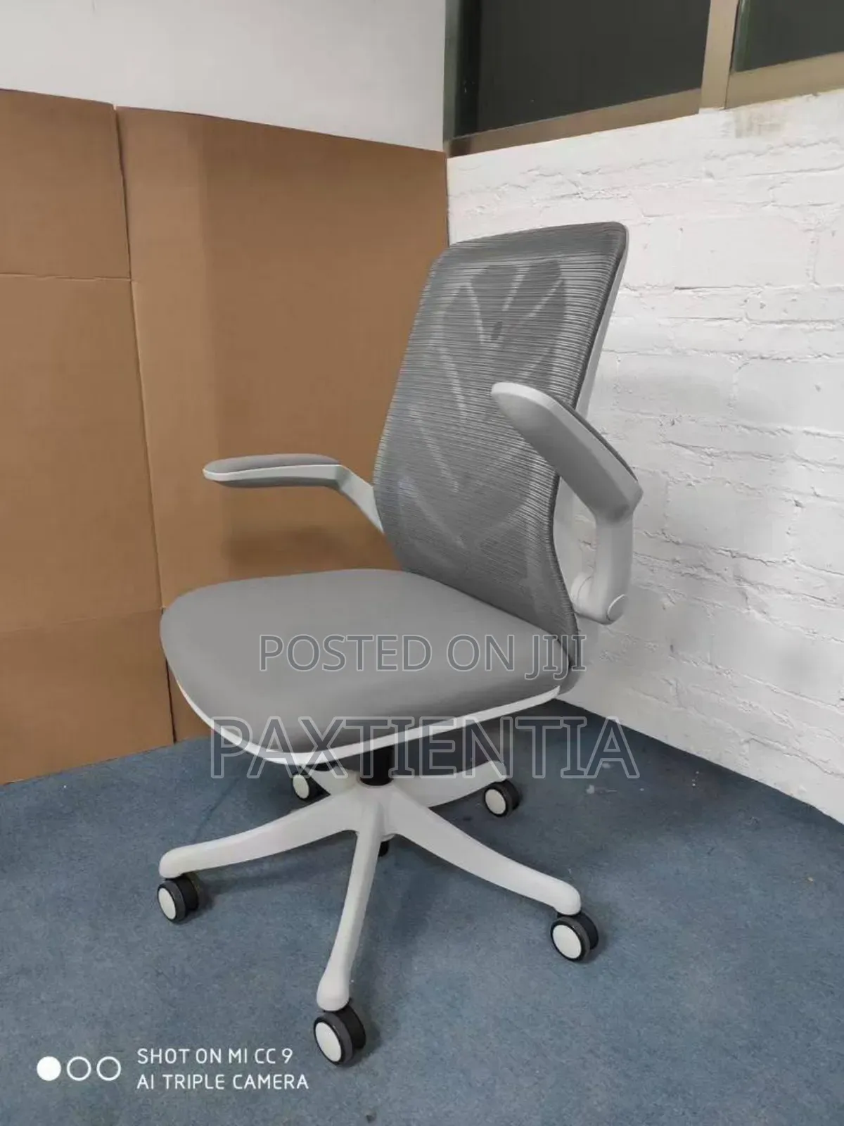 Ergonomic Swivel Chair With Lumbar Leaf Pattern Support