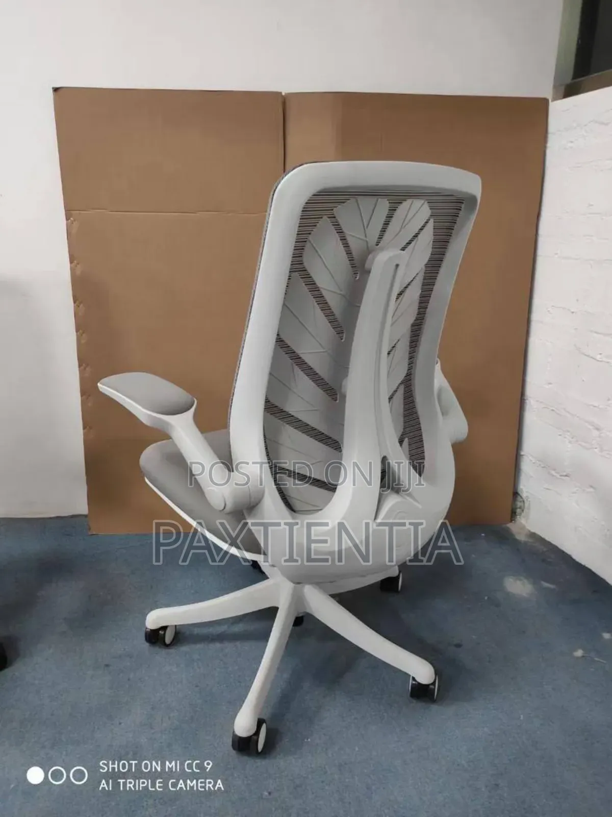 Ergonomic Swivel Chair With Lumbar Leaf Pattern Support