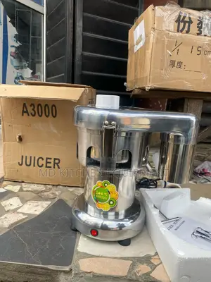 Photo - Commercial Juice Extractor Machine