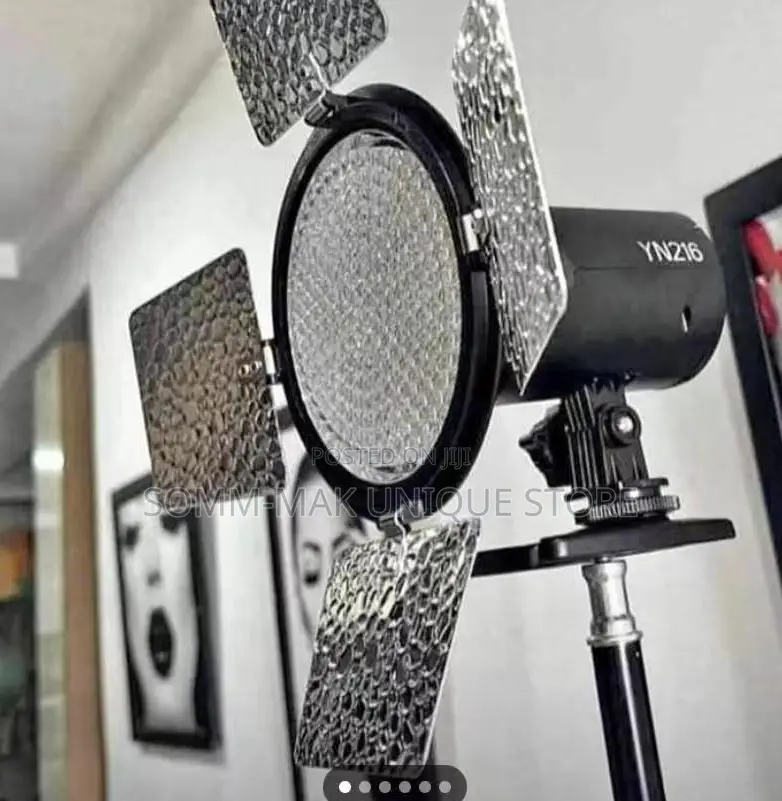 Yongnuo Yn216 Dimmable Led Video Light Tripod Stand