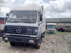 Mercedes Benz 1824 Cover Body