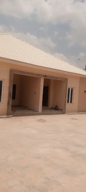 5bdrm Bungalow in Jos for rent