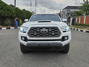 Toyota Tacoma TRD Sport 2021 White