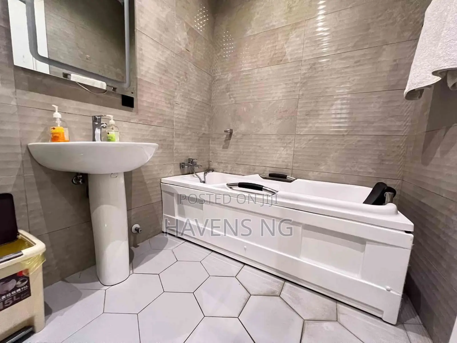 Luxury Waterfront 4-Bedroom Duplex