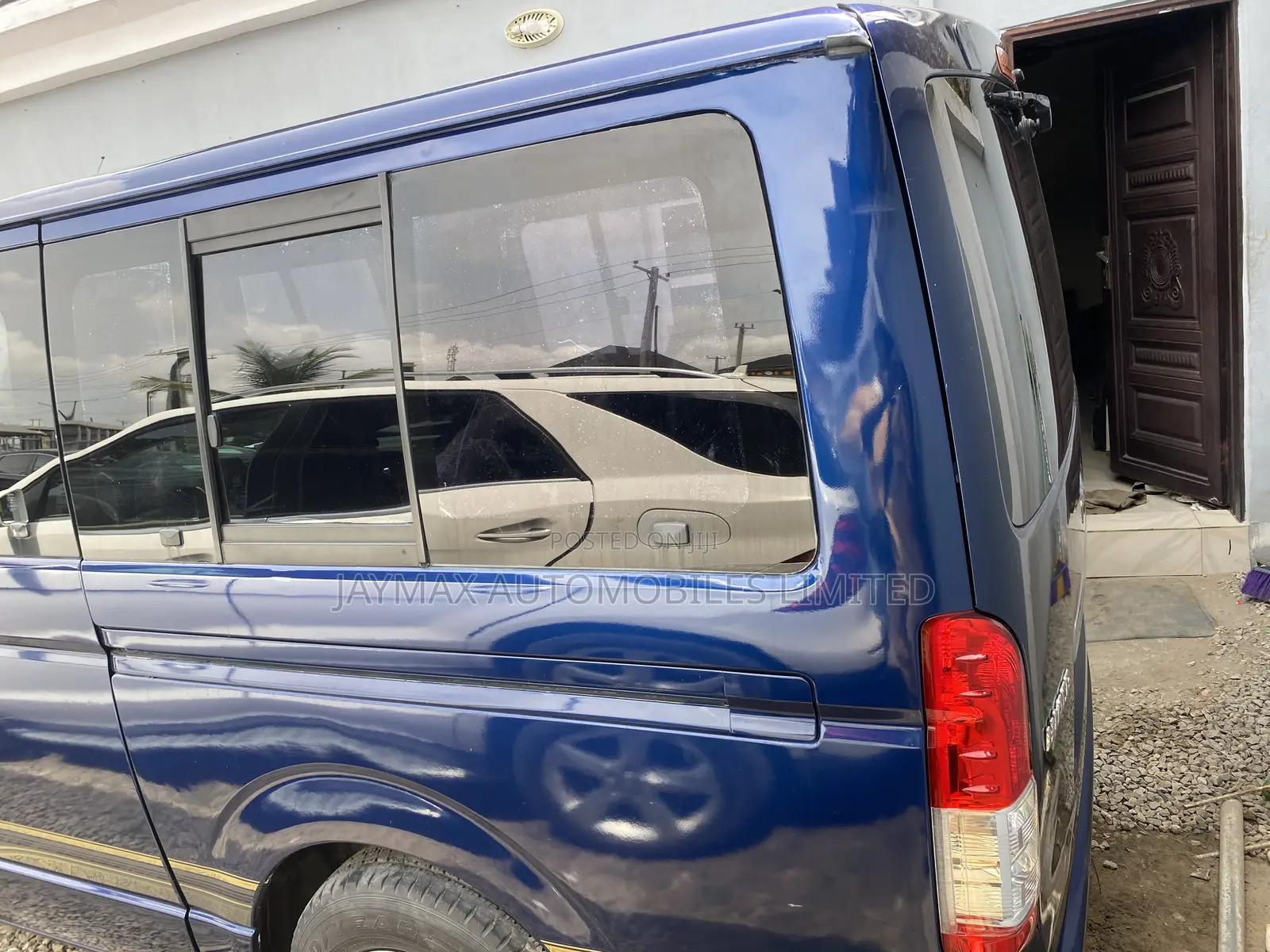 Toyota HiAce 2012 Blue
