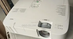 White Nec Hdmi/Computer Projector
