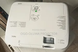 White Nec Hdmi/Computer Projector