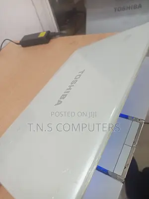 Laptop Toshiba Satellite L850 4GB Intel Core I3 HDD 320GB