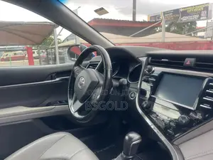 Toyota Camry SE (2.5L 4cyl 8A) 2019 Blue
