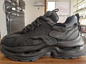Photo - Loius Vuitton Sneakers