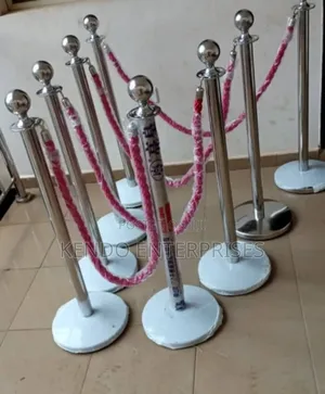 Stanchion/Queue Control With Twisted Rope