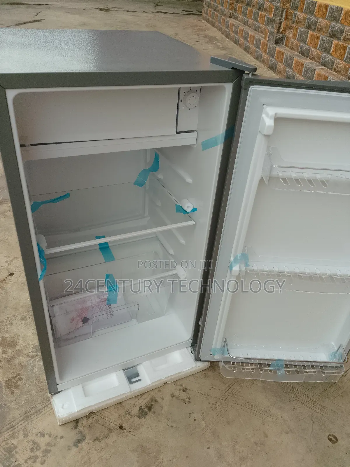 "Stylish and Practical: Aeon Ars100g 90l Refrigerator"