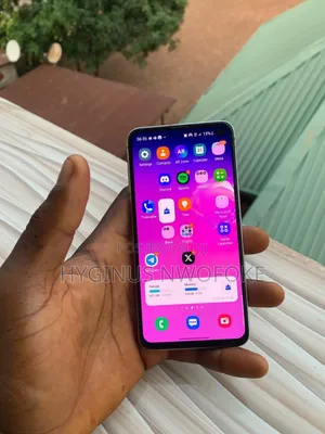 Photo - Samsung Galaxy S10e 128 GB Bronze