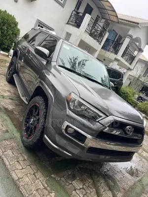 Toyota 4-Runner SR5 Premium 4dr 4x4 (4.0L 6cyl 5A) 2017 Gray
