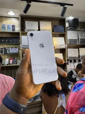 Apple iPhone XR 64 GB White