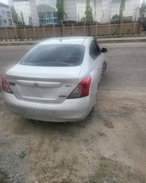 Nissan Versa 2014 Silver