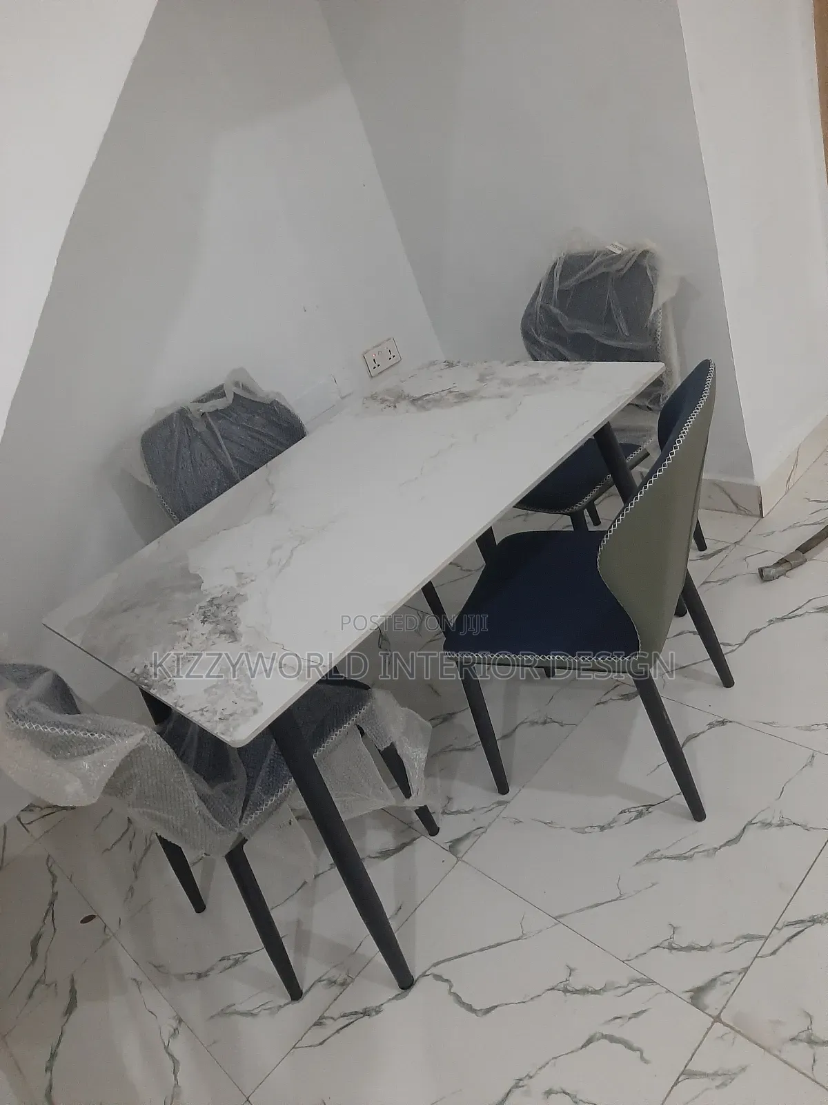 Dinning Table With Four Chairs.