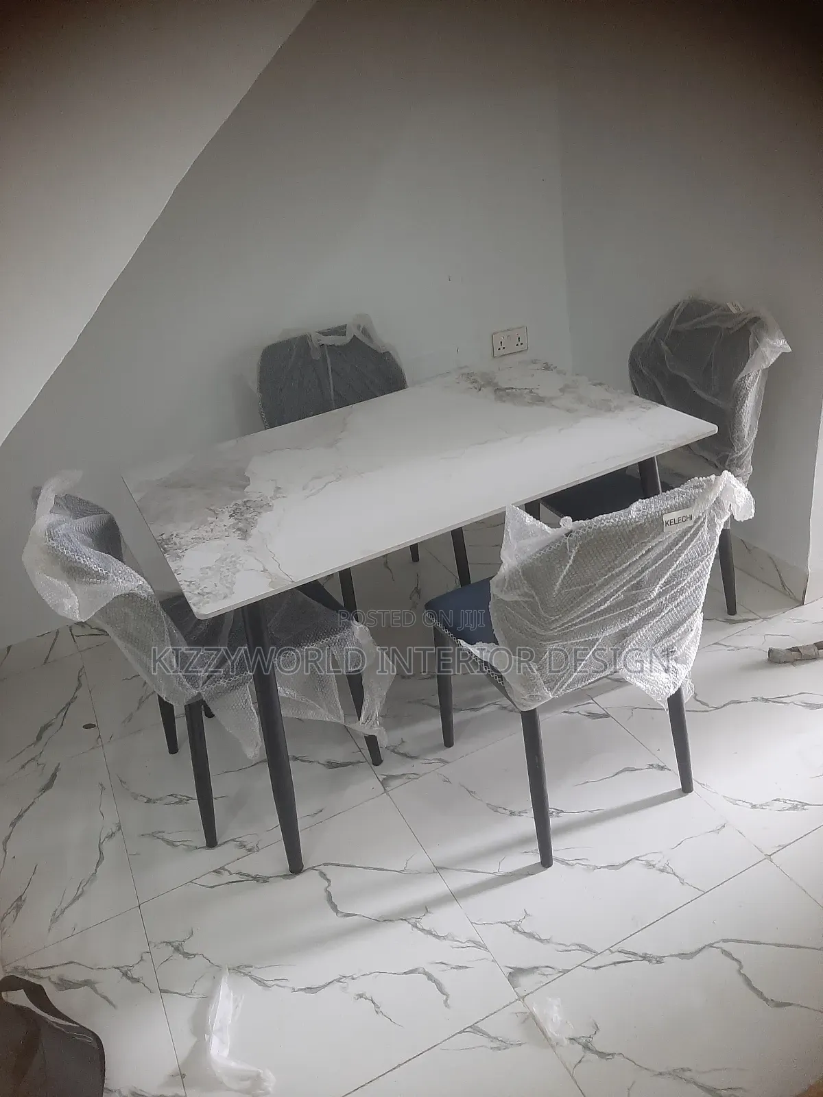 Dinning Table With Four Chairs.