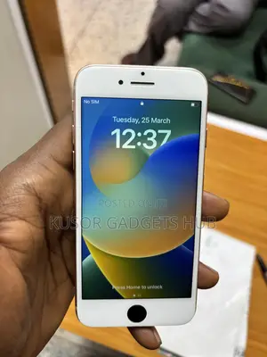 Photo - Apple iPhone 8 64 GB Gold