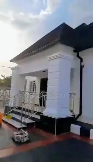 5bdrm Block of Flats in Benin City for sale