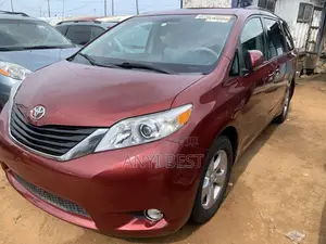 Toyota Sienna 2012 Red