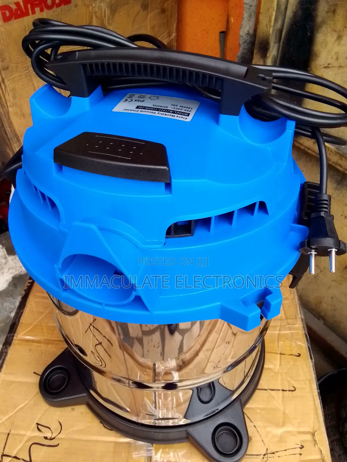 Flora Vacuum Cleaner