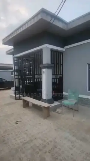6bdrm Block of Flats in Benin City for sale