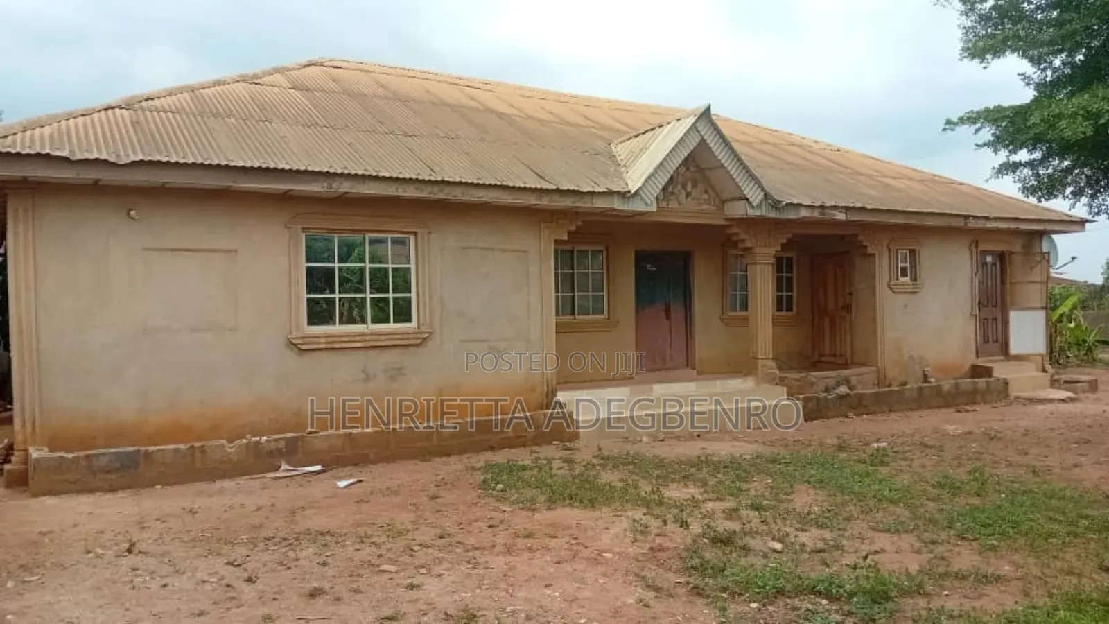 5bdrm Bungalow in Hilltop Estate, Ikorodu for sale