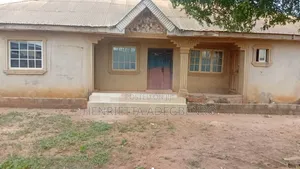 5bdrm Bungalow in Hilltop Estate, Ikorodu for sale