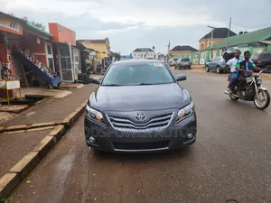 Toyota Camry LE 4dr Sedan (2.5L 4cyl 6AM) 2010 Matt Black