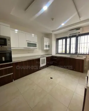 4bdrm Duplex in Banana Island for rent