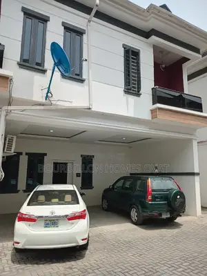 4bdrm Duplex in Chevron for sale