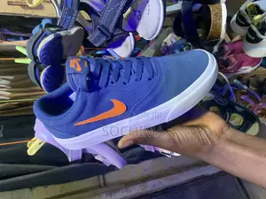 Photo - Nike Canvas