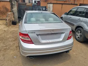 Mercedes-Benz C300 Luxury Sedan RWD (3.0L 6cyl 7A) 2009 Silver