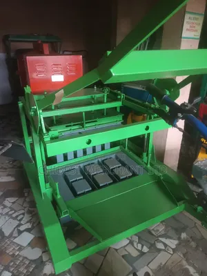 Egg Layer Concrete Block Moulding Machine