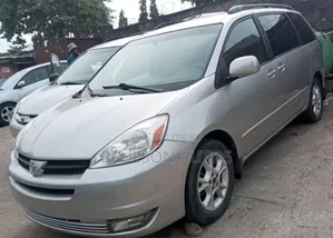 Photo - Toyota Sienna LE AWD (3.3L V6 5A) 2004 Silver