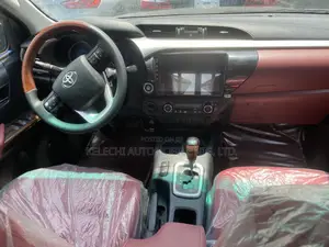 Toyota Hilux SR 4x4 2018 Black