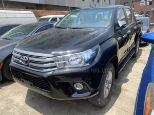 Toyota Hilux SR 4x4 2018 Black