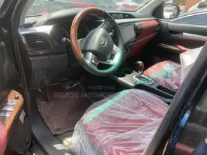Toyota Hilux SR 4x4 2018 Black