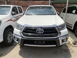 Toyota Hilux 2023 White