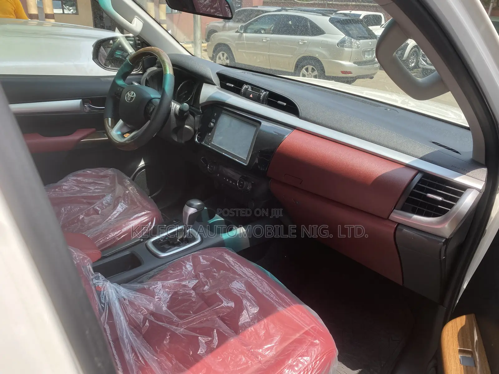 Toyota Hilux 2023 White