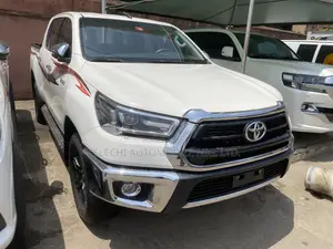 Toyota Hilux 2023 White