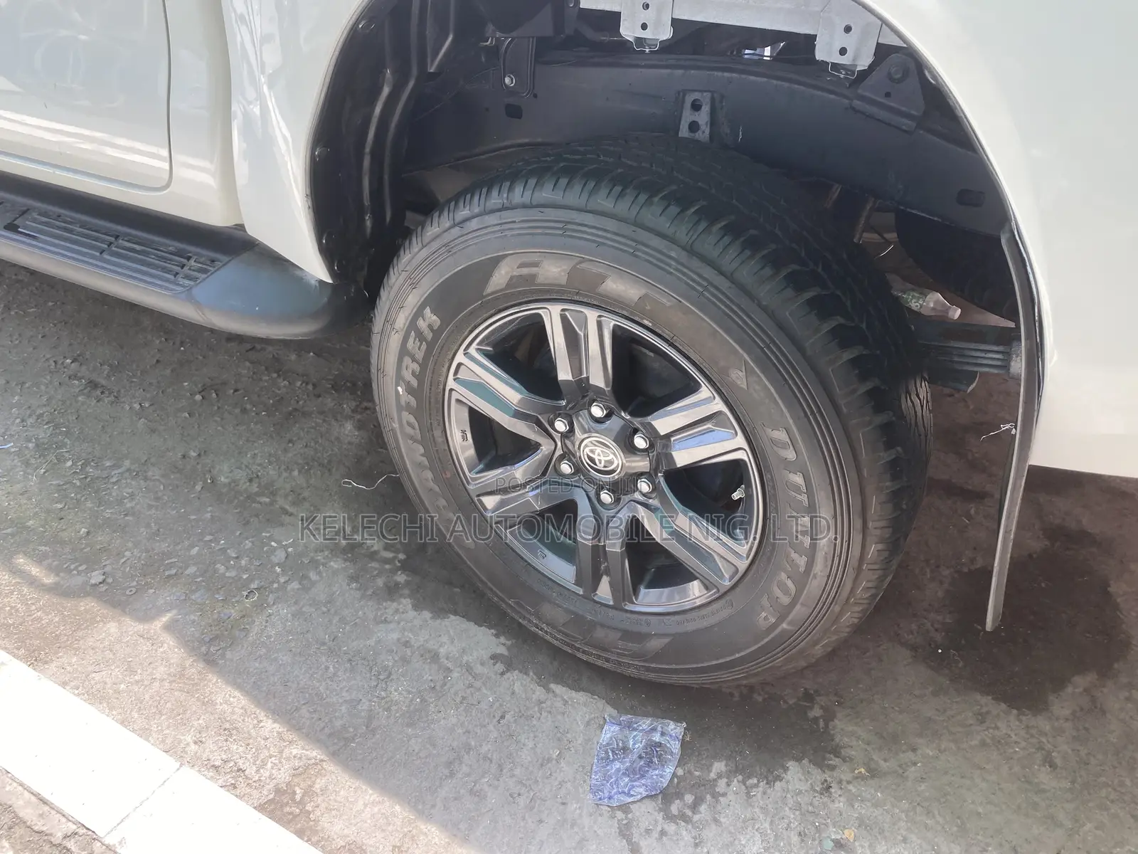 Toyota Hilux 2023 White