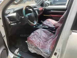 Toyota Hilux 2023 White