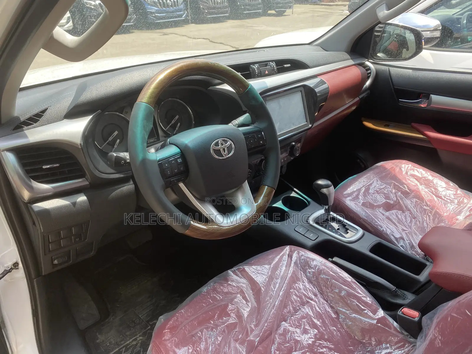 Toyota Hilux 2023 White