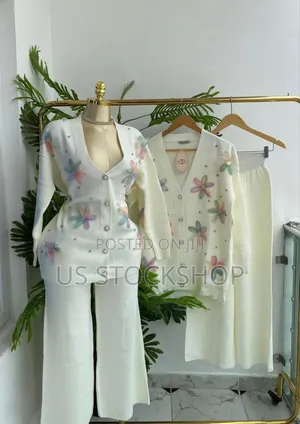 New in 
Luxury Floral Petal Turkey Pant Set