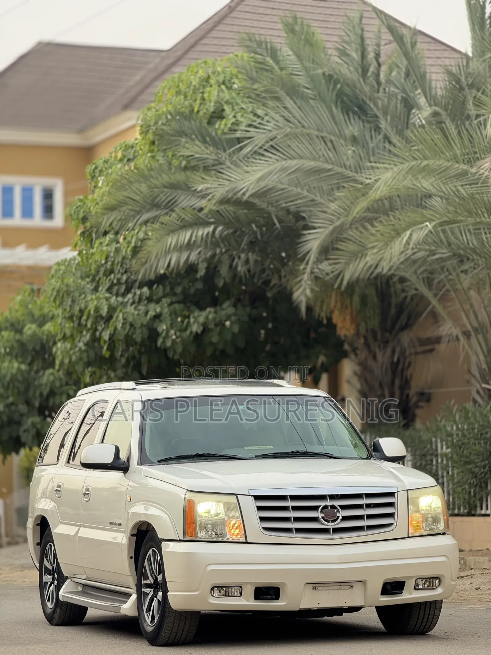 Cadillac Escalade 2005 White