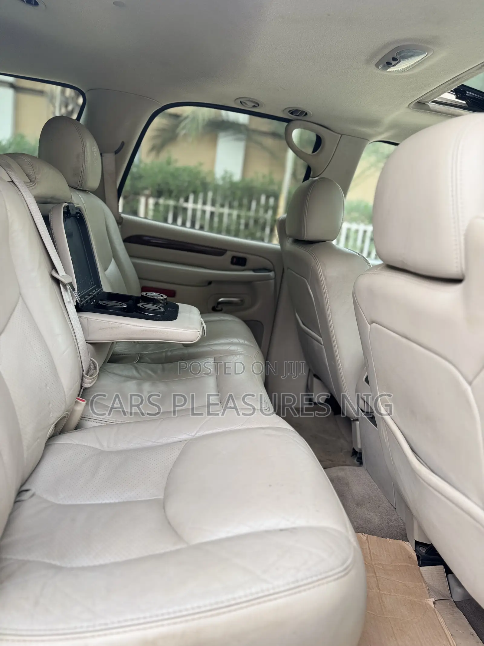 Cadillac Escalade 2005 White